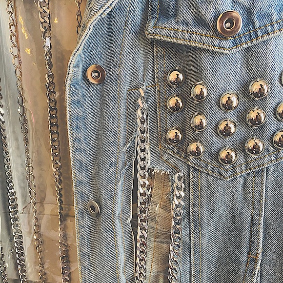 Inavie Embellished Light Wash Jean Jacket - Picture 4 of 7